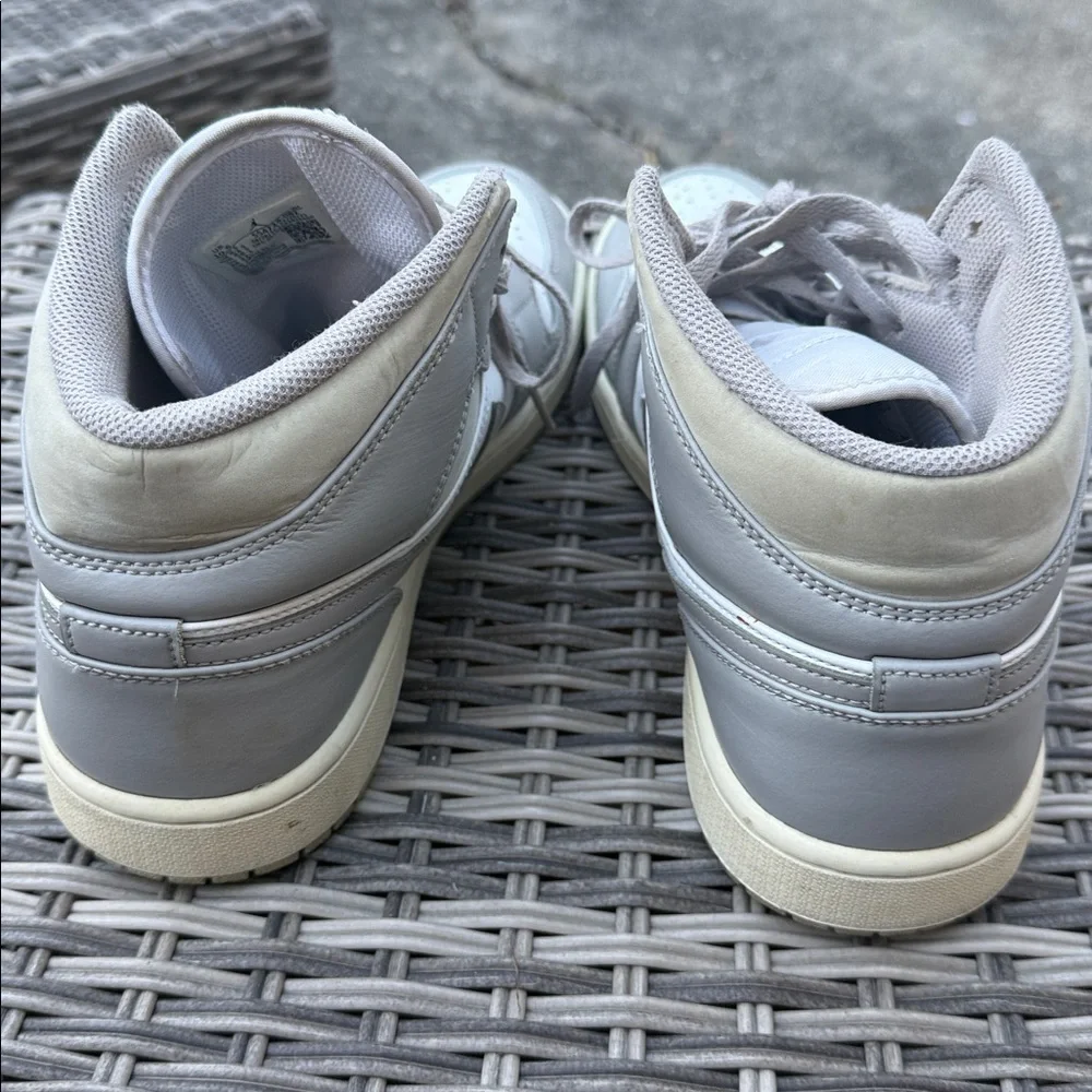 Air Jordan 1 Mid Grey White‎ 554724-082 Size 10.5
